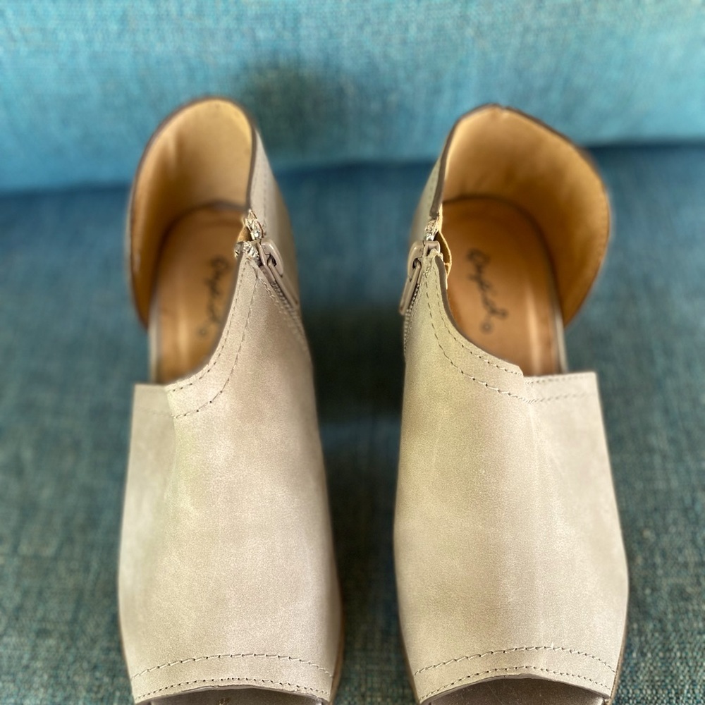 Lady’s shoes!!